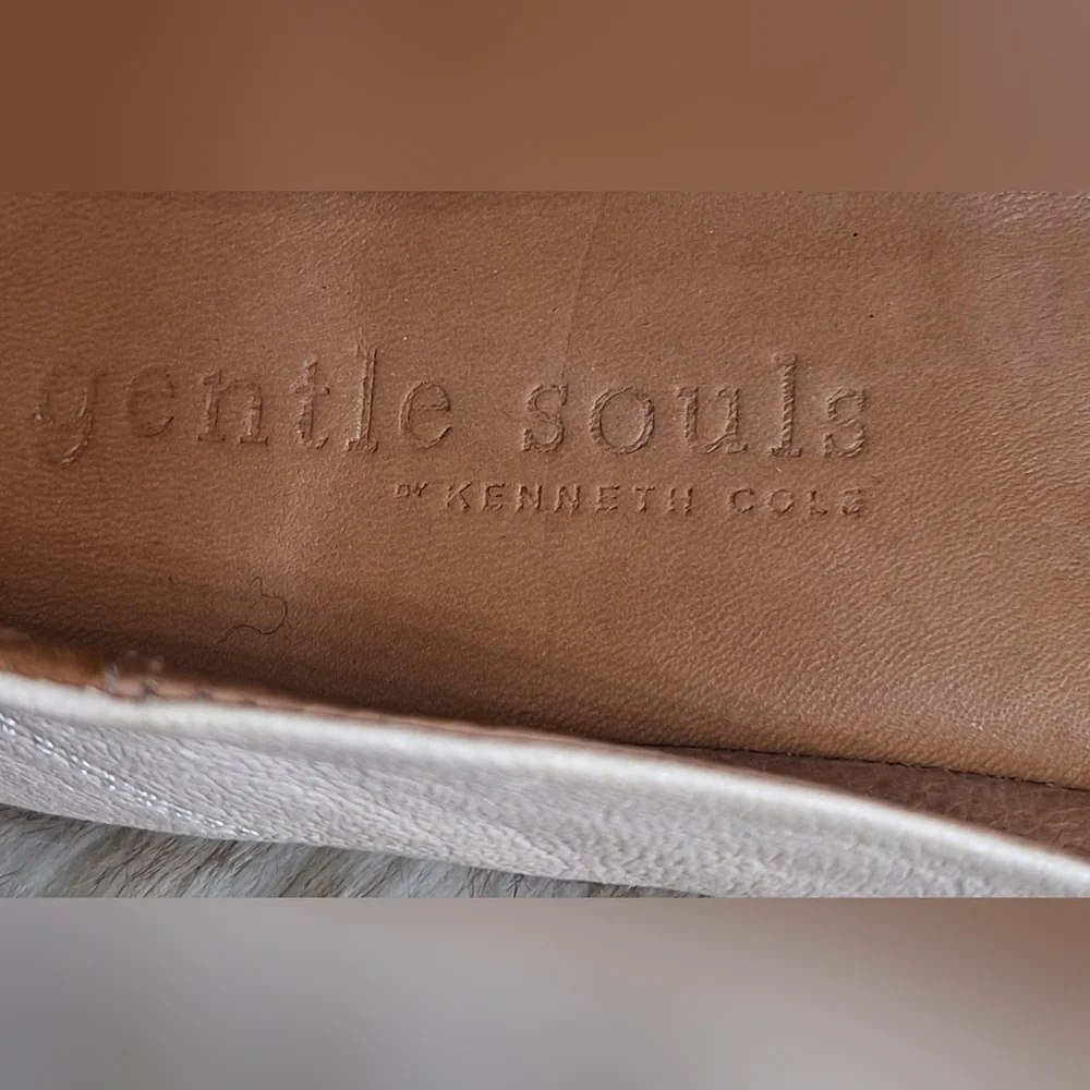Kenneth Cole Gentle Soles Cream Leather Espadrille Peep-Toe Wedges Sz. 9